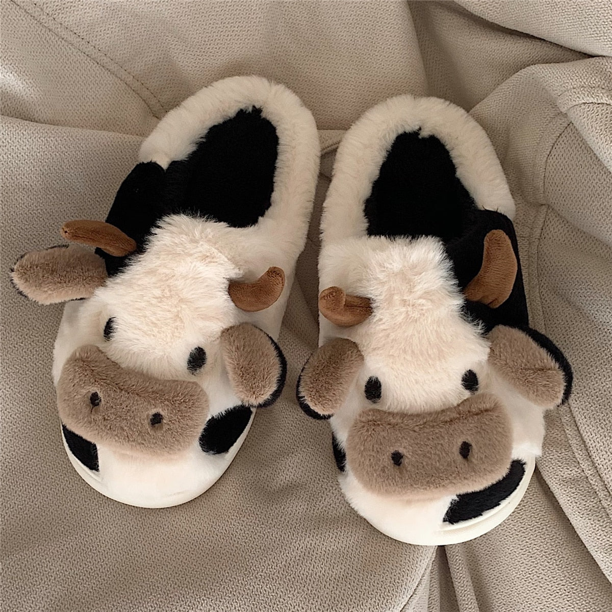 Cow Slides™️ | Milchige Kuh Hausschuhe - Lozenza